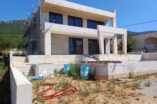 K. Stari, samostatně stojící dům 238 m2 s bazénem a zahradou 400 m2