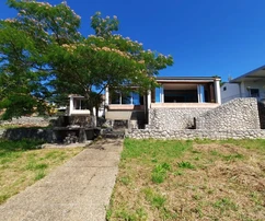 EINFAMILIENHAUS MIT PANORAMABLICK AUF DAS MEER UND GROSSEM GARTEN!
