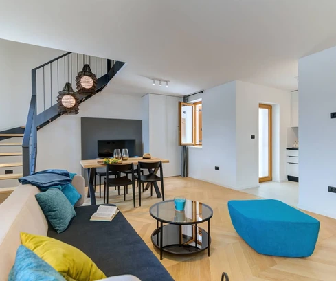 Amplio apartamento en venta en Opatija, justo en la costa de Croacia