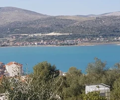 Trogir, Miševac, terreno edificabile 2836 m2, vista mare