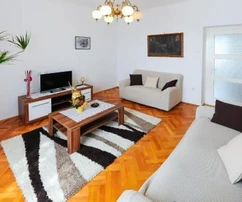 Split, Bačvice, Zwei-Zimmer-Wohnung mit Innenhof und Meerblick