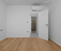Wyspa Krk, Vrbnik, apartament w nowo wybudowanej nieruchomości z ogrodem, basenem i widokiem na morze