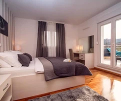 Maison spacieuse avec piscine à vendre près de Split en Croatie