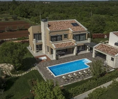 Isztria, Sveti Lovreč – Modern villa medencével és nagy kerttel