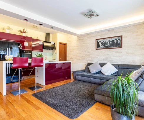 Spacieux appartement de deux chambres à vendre à Split Pazdigrad en Croatie