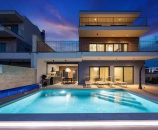 Istria, Banjole: Villa moderna vicino al mare