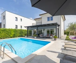 Poreč, Rosini, modern and elegant family villa with pool and sea view