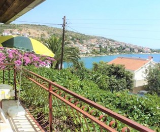 Charmantes Haus mit Meerblick in der Bucht Čiovo zu verkaufen