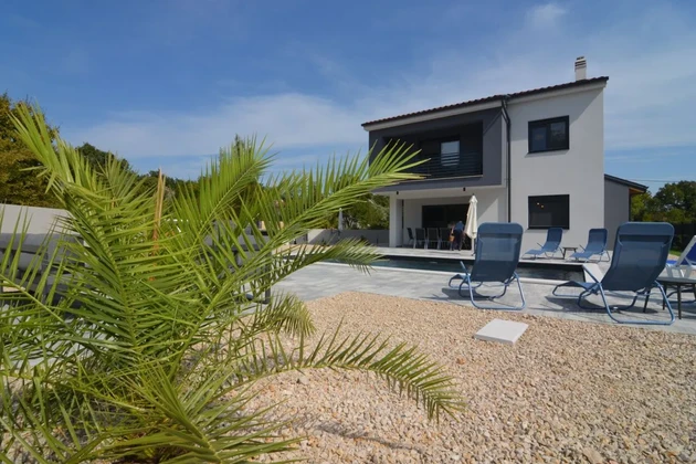 NEW VILLA WITH POOL AND GARDEN, IN A QUIET LOCATION!