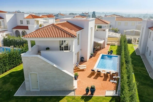 Villa en venta en Vabriga con piscina y jardín en Croacia