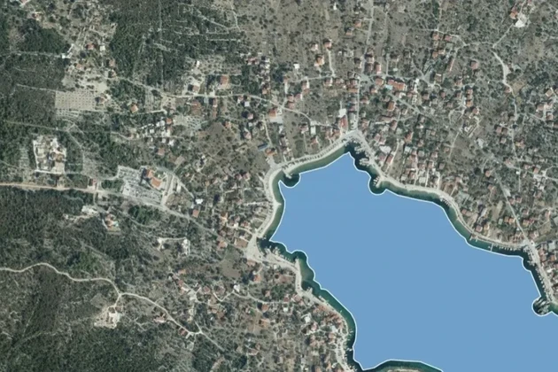 Vinišće, Gebäude Grundstück 1209 m2, Meerblick, 300 m vom Strand entfernt