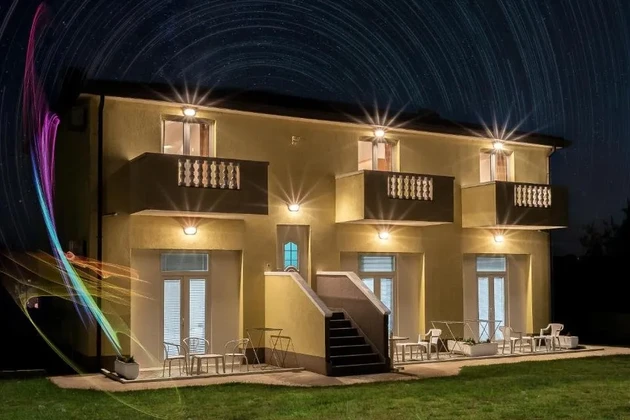 Obszar Umag: Doskonała okazja inwestycyjna z budynkiem komercyjnym i domem apartamentowym