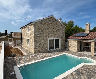 Nuova villa in pietra con piscina in vendita a Vrsi in Croazia