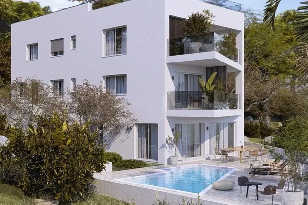 Čiovo, Okrug, 3-Zimmer-Wohnung 112 m2 + Garten mit Pool 250 m2, ERSTE REIHE ZUM MEER