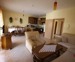Semi-detached house, two large apartments with garden