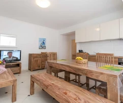 Detached house with five apartments, in an attractive location, 500 m from the beach!