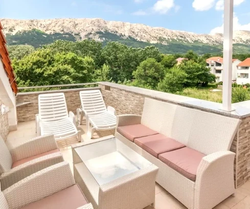 MEZONETOVÝ BYT NA ATRAKTÍVNOM MIESTE, 400 M OD PLÁŽE!