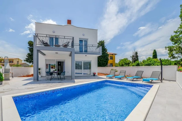 Marčana, Kavran, casa moderna con piscina e interni confortevoli