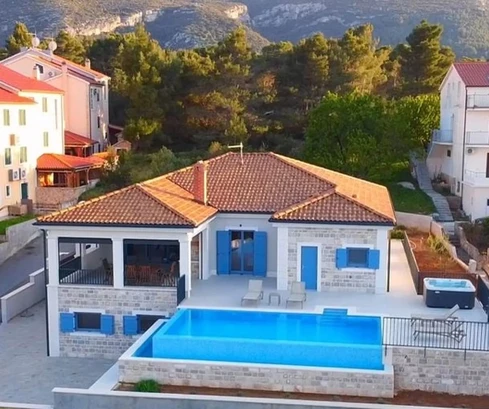 Byt s bazénom na predaj v Jelse na ostrove Hvar v Chorvátsku