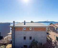 Casa con cortile in vendita a Brodarica vicino a Sebenico in Croazia