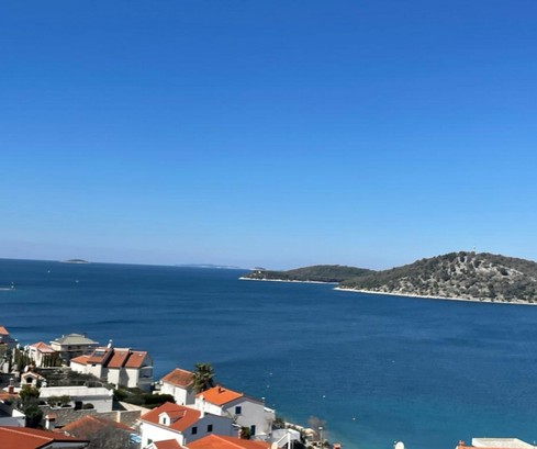 Terrain à bâtir près de la mer à Rogoznica à vendre