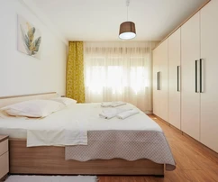 Casa familiar en venta en Trogir en un barrio tranquilo de Croacia