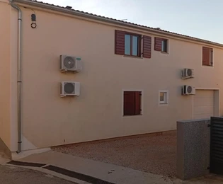 Sveti Filip i Jakov, bellissima casa indipendente con grande potenziale
