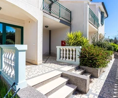 Dům na prodej v první řadě u moře Murter Slanica v Chorvatsku