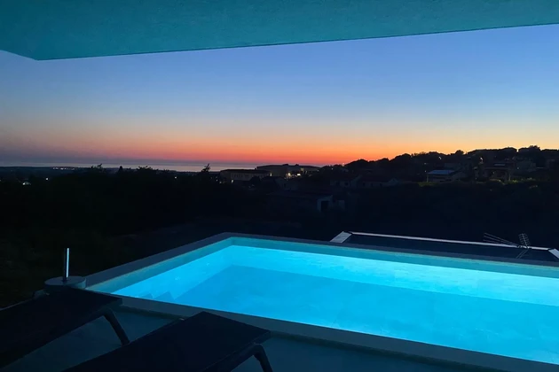 Istria, Kaštelir: Modern villa with pool and sea view
