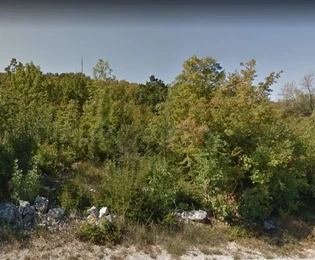 Seget, Ljubitovica, landwirtschaftliches Grundstück 7053 m2, nur 100 m von der Autobahn entfernt