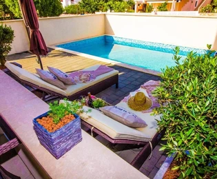 Ground floor apartment with garden and private pool