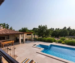 Bellissima casa familiare nella zona suburbana di Pola