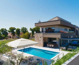 Istria, Pula: Modern furnished villa near city