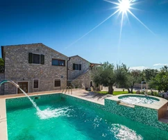 Villa with tavern near the sea, Poreč, ISTRIA