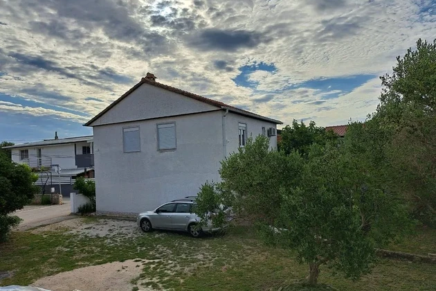 Nieruchomość rodzinna 450 metrów od morza