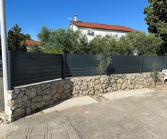 Vir sziget központja, 350 méterre a tengertől