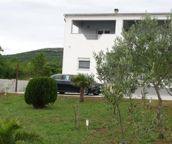 Krusevo, Crna Punta, schönes Haus in erster Reihe zum Meer mit drei Wohneinheiten