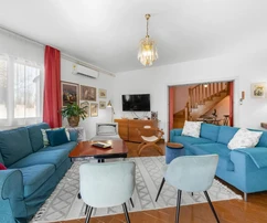 Ližnjan, przestronny dom apartamentowy z trzema jednostkami mieszkalnymi i ogrodem