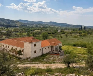 Brač, Nerežišća, eine Steinvilla auf einem großzügigen Grundstück von 28.122 m²