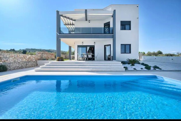 Villa con piscina in vendita a Vodice