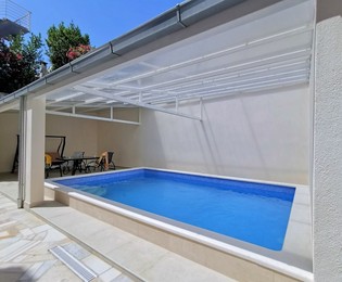 Familienvilla mit Pool und Garage auf Čiovo in unmittelbarer Strandnähe