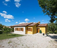 Istria, Labin: Stylish home with pool in greenery