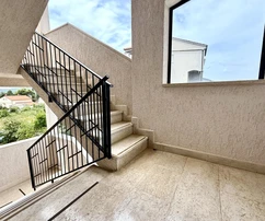 Medulin - Dom z trzema apartamentami i widokiem na morze