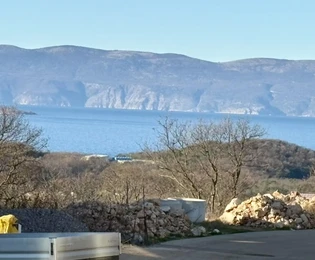 Appartamento duplex con piscina in vendita a Njivice in Croazia