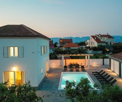 Villa urbaine avec piscine près de Zadar