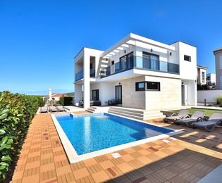 Luksuzna kuća s bazenom na prodaju u Vodice