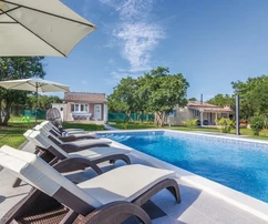 Elzárt ház medencével, Isztria, Rovinj