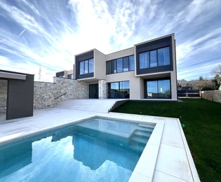Luxuriöses Modernes Haus mit Pool zu Verkaufen in Rovinj
