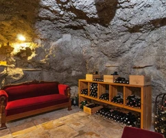 Tradiční dalmatské domy k prodeji v Omiši v Chorvatsku