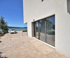 Vodice, Srima - PRIMERA LÍNEA AL MAR * VISTA AL MAR * apartamento con jardín